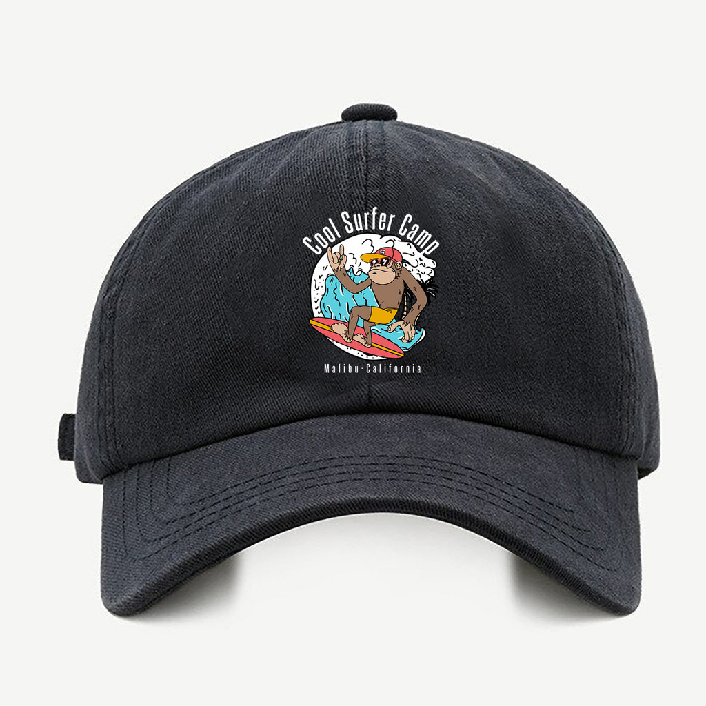 Bone baseball masculino preto Macaco SurfistaCom regualgem cores bege e branco