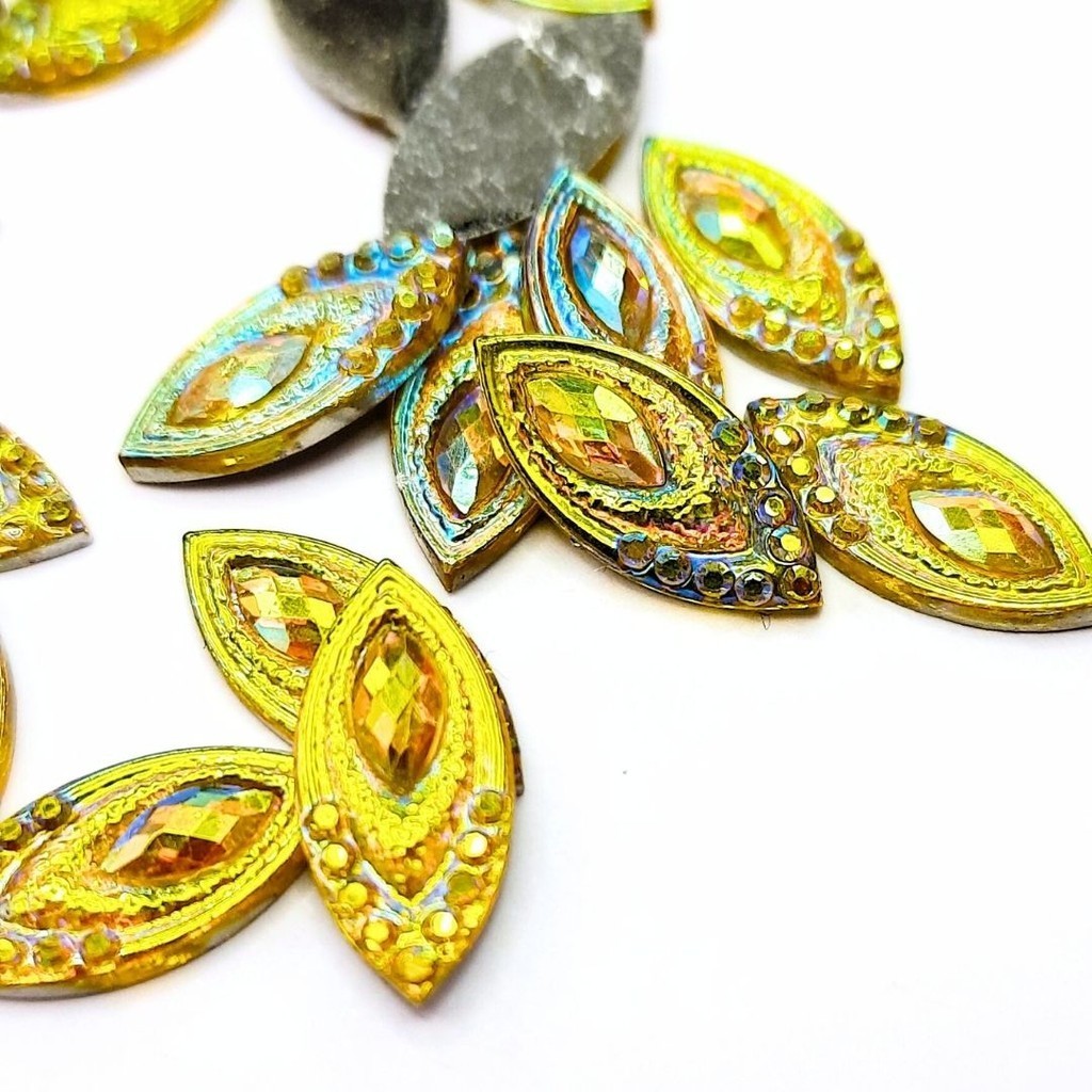 Chaton Navete Pavão 7x15mm - Dourado Ab - Base Reta