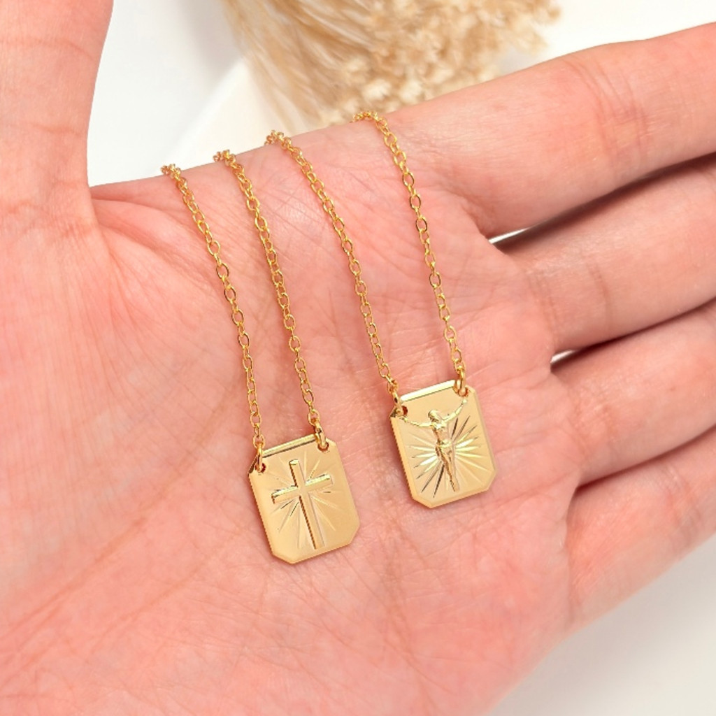 Escapulário Corrente Masculino com Placa Cruz e Jesus Cristo Crucifixo Banhado a Ouro 18k ou prata 925