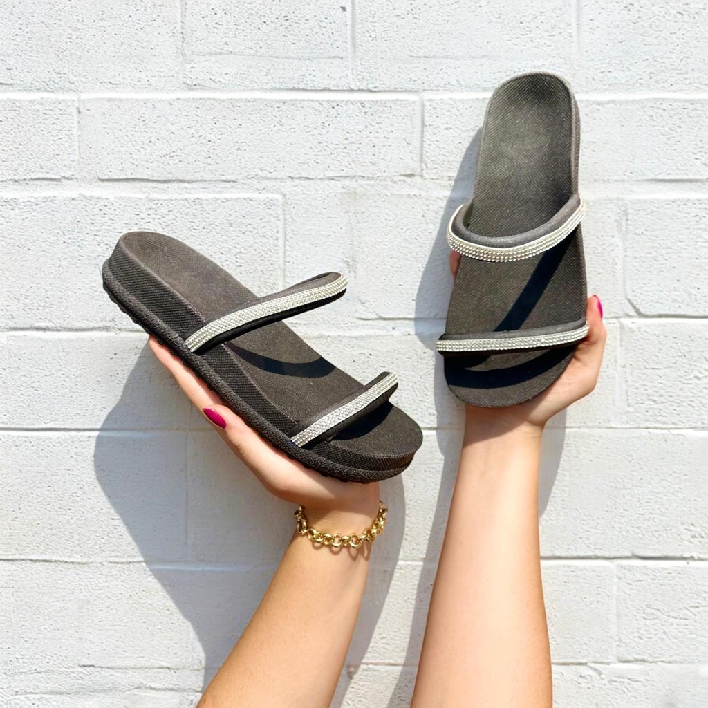 Sandália Feminina Papete Injetada Tiras de Brilho Conforto e Macio Mulheres Estilosas