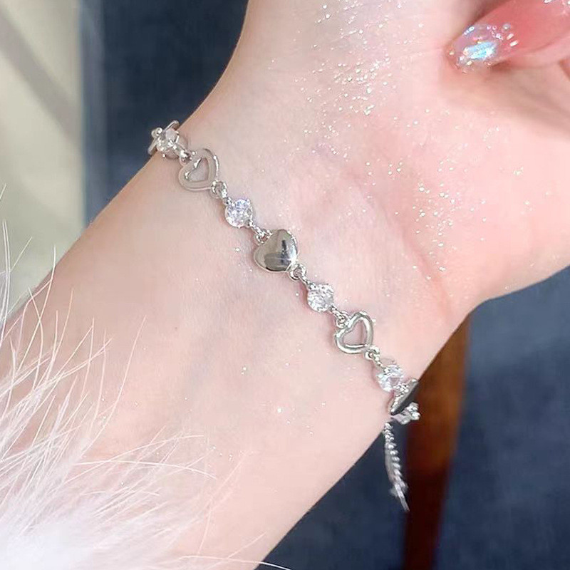 Pulseira Coração Prata Feminina Zircônia Brilhante Ajustável Delicada Romântica Semijoia Presente