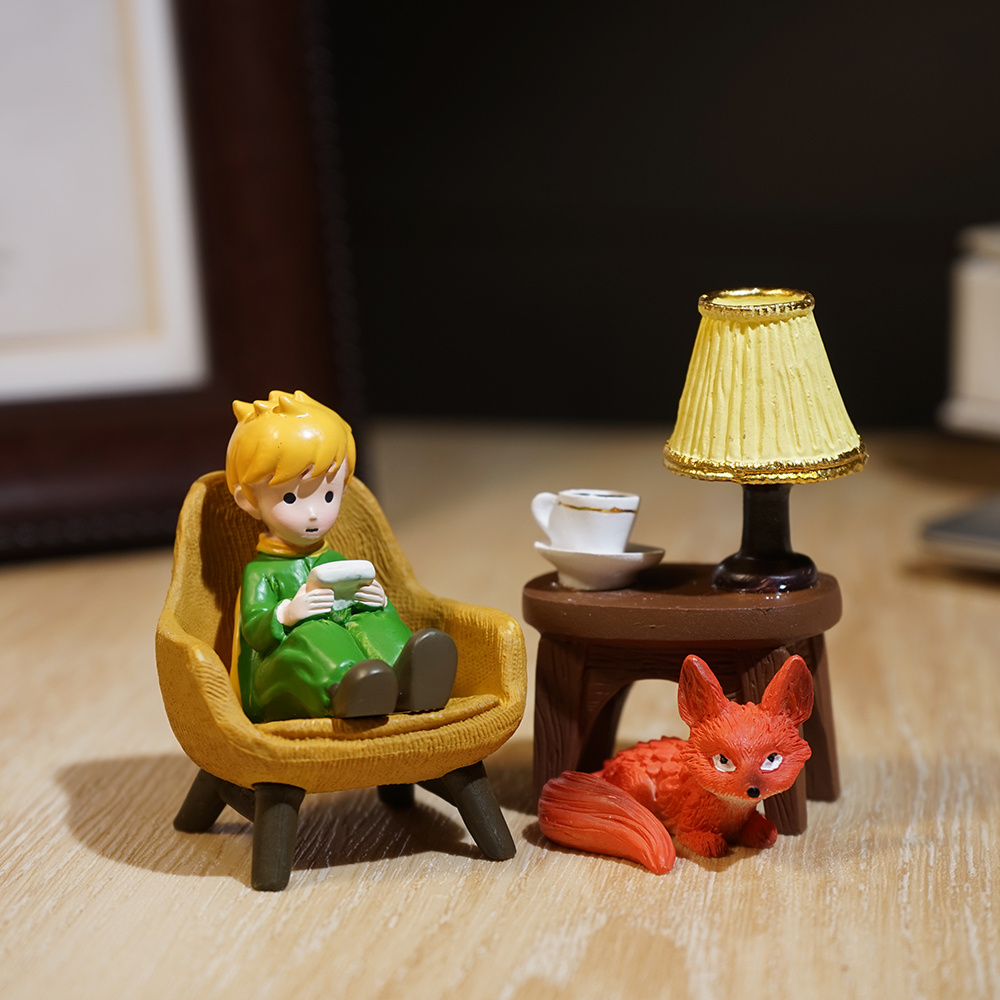 <O Pequeno Príncipe e a Raposa > Mini Ornamentos Bonito Cura Posição de Trabalho Livro de Escritório Decorações de Mesa