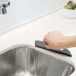 Rodo Para Pia Compacto Resistente e Prático Ou Trium Cinza Preto Branco Rodinho