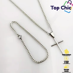 Conjunto elegante de colar e pulseira com corrente de prata e pingente de cruz de ouro