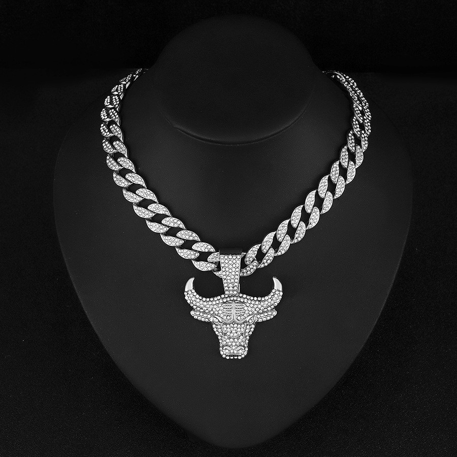 [Street avant-garde fashion pairing] Popular personalized animal bull head pendant hip-hop street rap style full diamond 15mm jewelry chain necklace heavy metal avant-garde popular