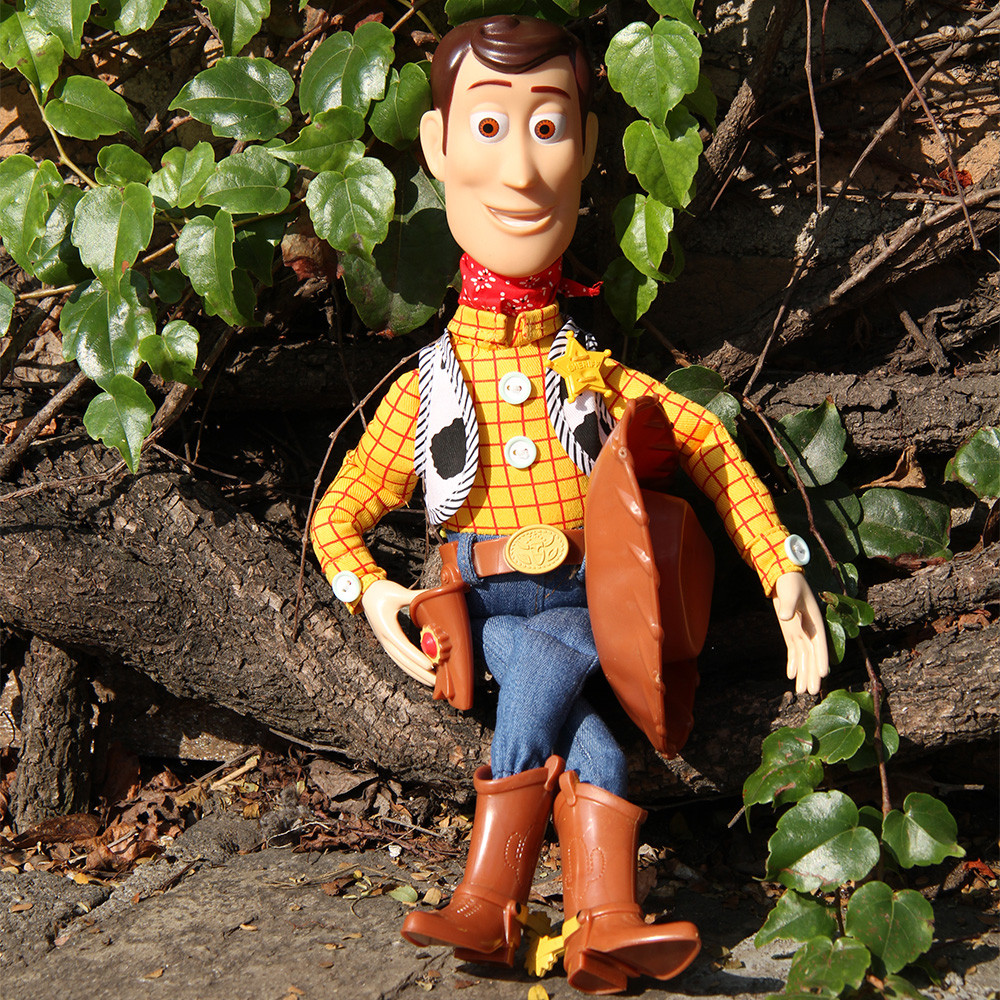 Boneco Woody Disney Toy Story Interativo Figura Em Ação Com Som e Chapéu Removível Pixar 36cm Toyng