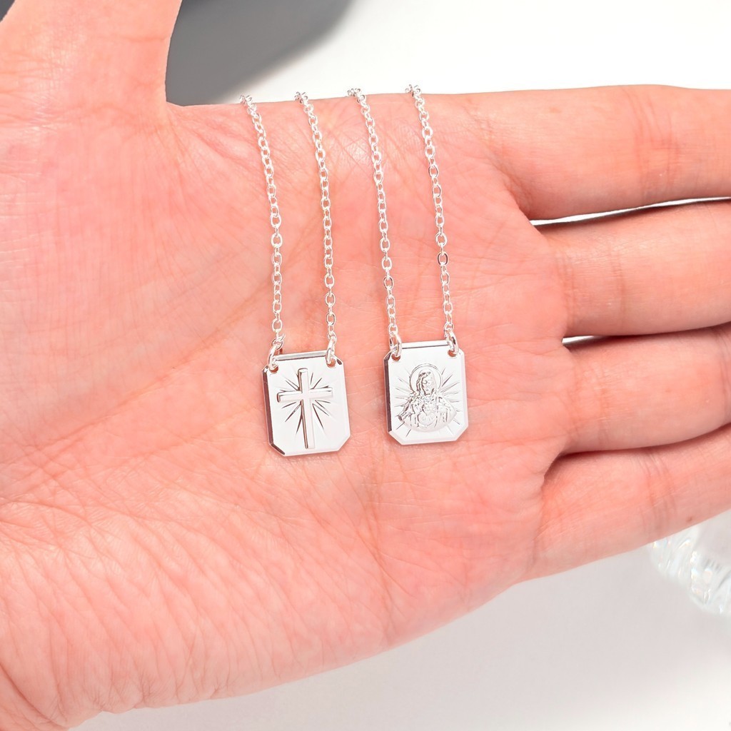 Escapulário Corrente Masculino com Sagrado Coração de Jesus e Jesus Cristo Crucifixo Banhado a prata 925 ou Ouro 18k.