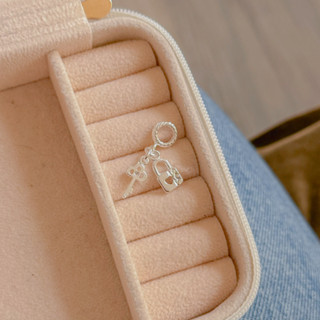 Berloque Cadeado com Chave Cravejado em Oferta na Shopee