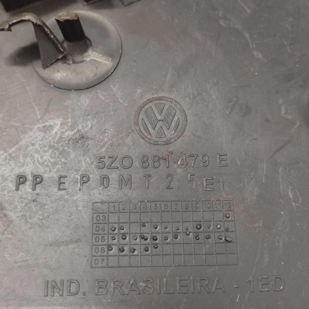 Acabamento lateral banco esq vw fox amarok 2010 a 2017