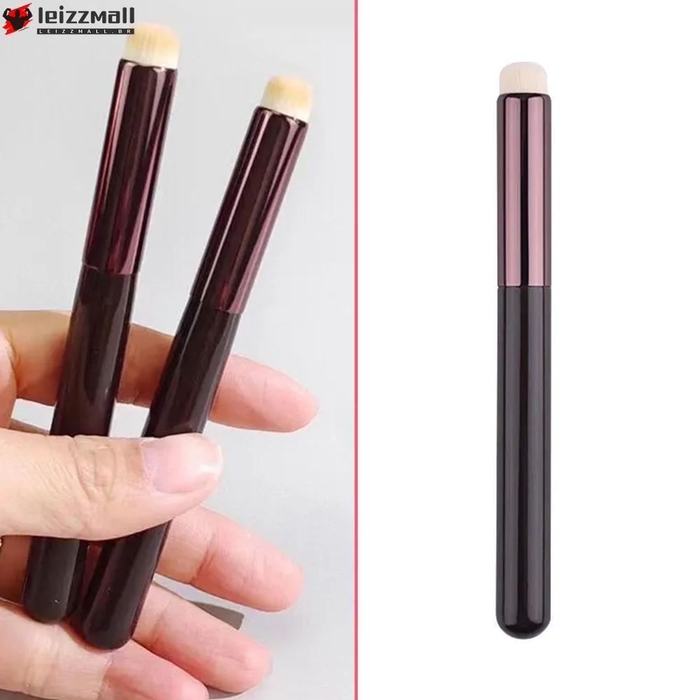 {Leizzmall}Lip Brush Detail Circular Design High-Quality Material Seamless Application