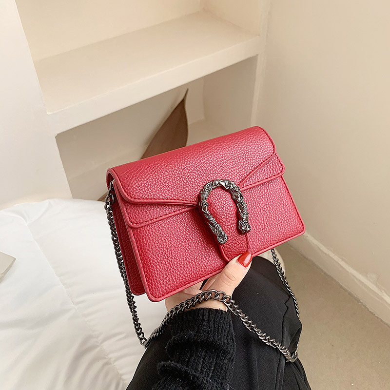 Bolsas Vintage Baco Feminino 2023 Nova moda moda de um ombro, pequena corrente, pequena bolsa quadrada, bolsa vermelha, bolsa de casamento