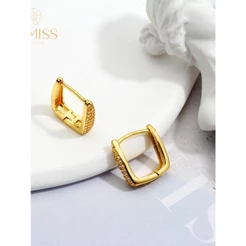 Argola Delicado Elegante Antialérgico Folheado Ouro 18k a Platina Quadrada 3 Fileira Zircônia Cravejada