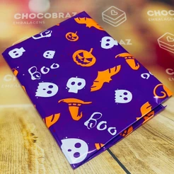 10~50 TOALHAS P/ MESA FESTA HALLOWEEN ROXO BOPP PEROLA 78X78 INOVE (CHOCO)
