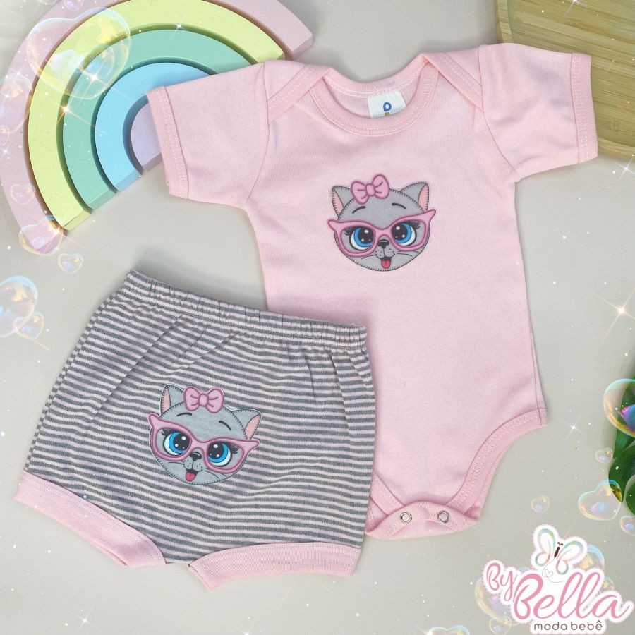 CONJUNTO INFANTIL BEBÊ BODY E SHORT MALHA ALGODÃO COM BORDADO ROSA GATINHA 03 A 06 meses