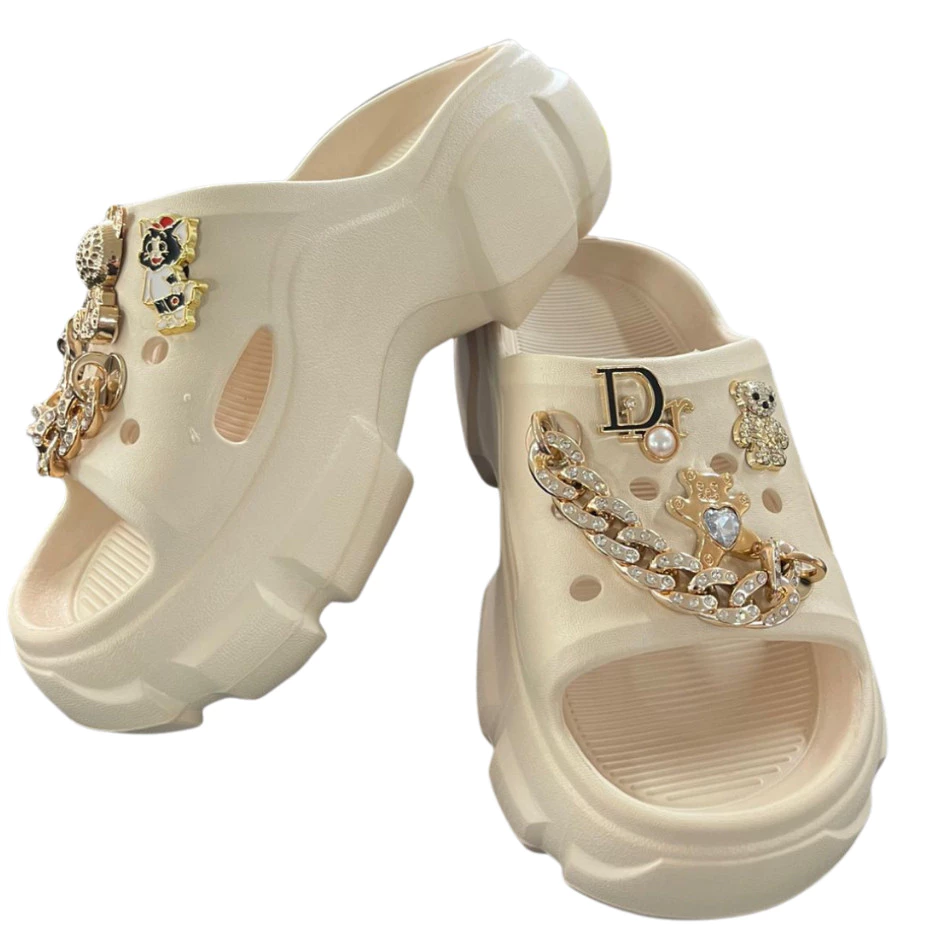 Chinelo Babuche Sandalia Plataforma Com ou Sem Pins Sortidos — imagem 1