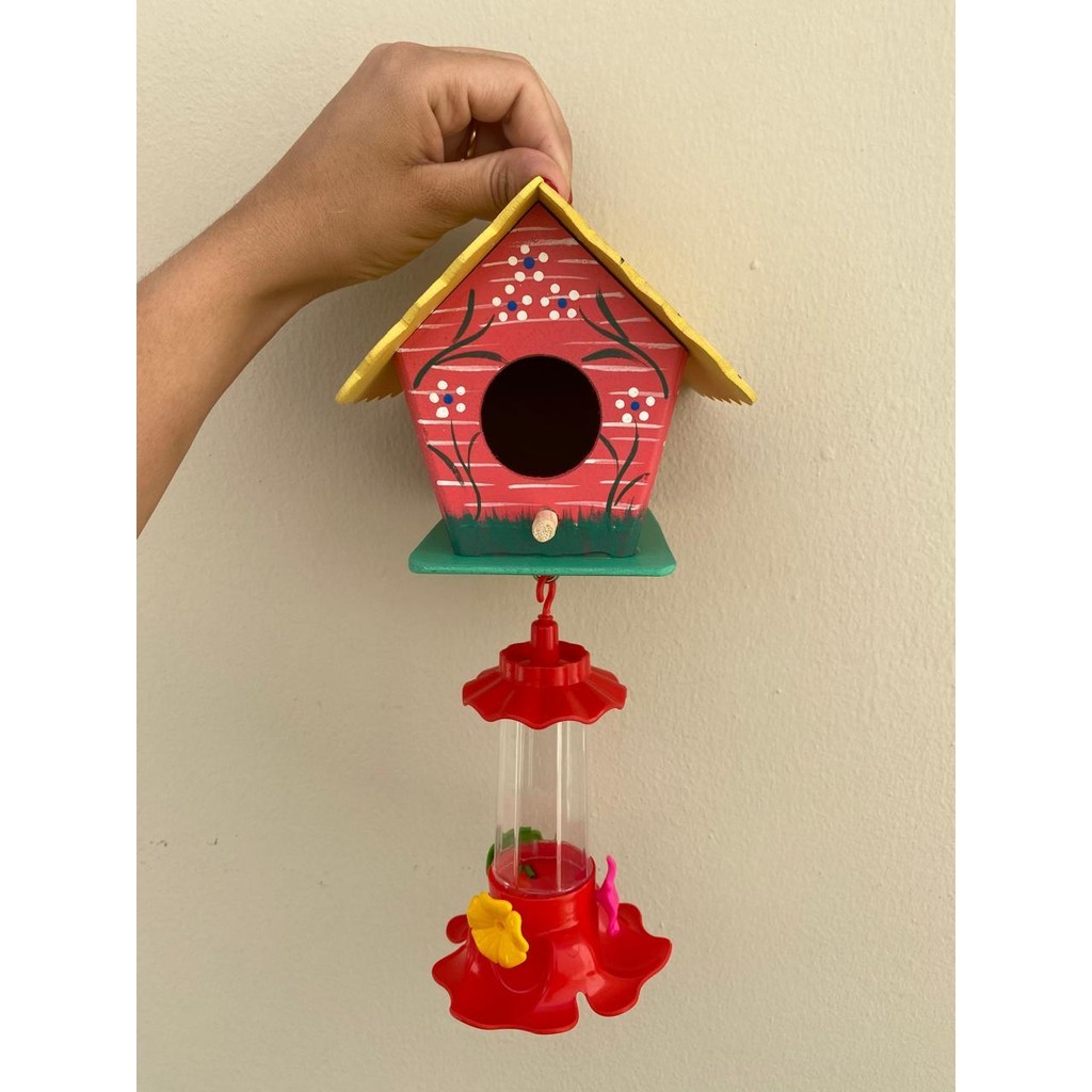 Casinha de Passarinho MDF Artesanal Jardim Pintura Manual com Bebedouro Beija Flores Pássaros Pássarinhos