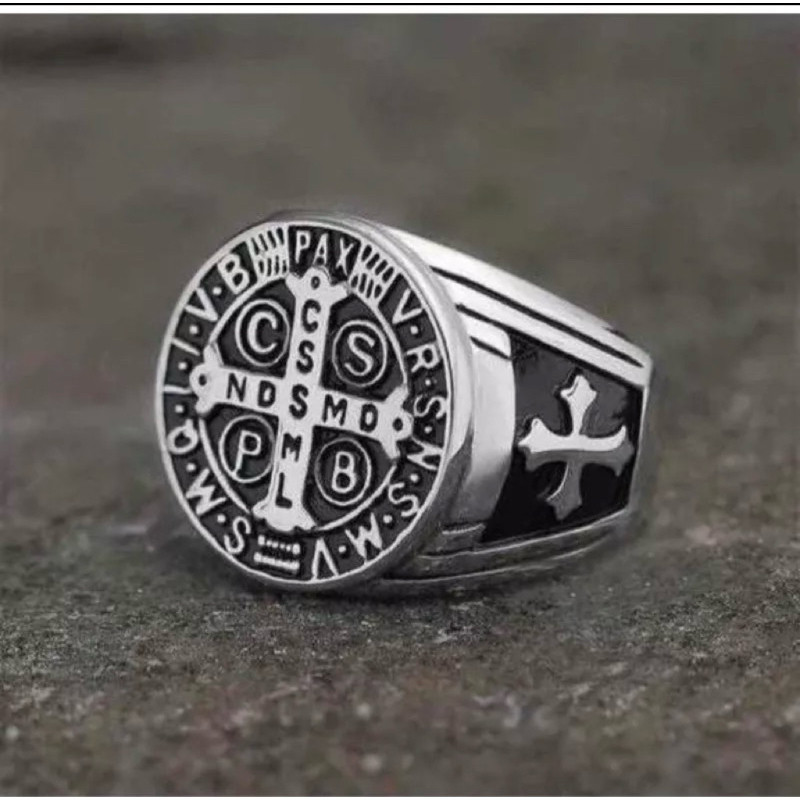 Anel Masculino São Bento Cruz Sagrada Aço Inoxidável Maciço Escrita Alto Relevo - MR em Oferta na Shopee