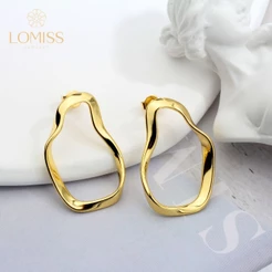 Brinco Delicado Elegante Antialérgico Femininos Redondo Brilho Folheado Ouro 18k a Platina Ondulado Liso