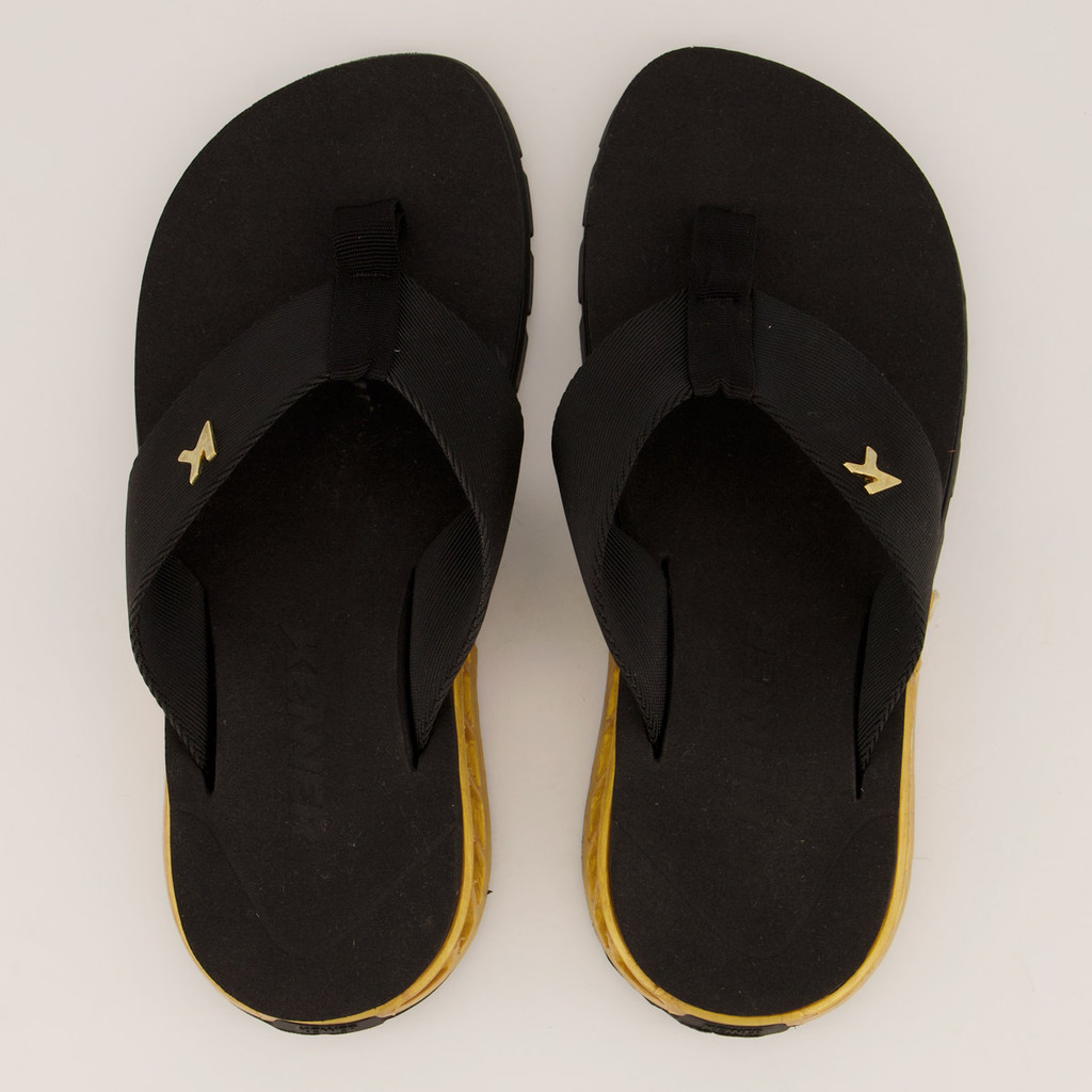 Chinelo Kenner Rakka Preto e Dourado em Oferta na Shopee