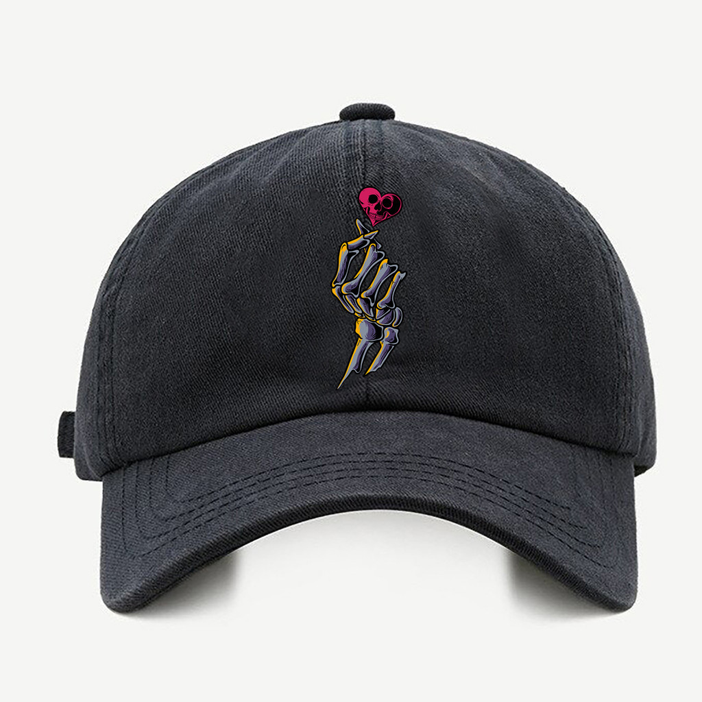 Bone baseball masculino preto Coraçao Caveira BtsCom regualgem cores bege e branco
