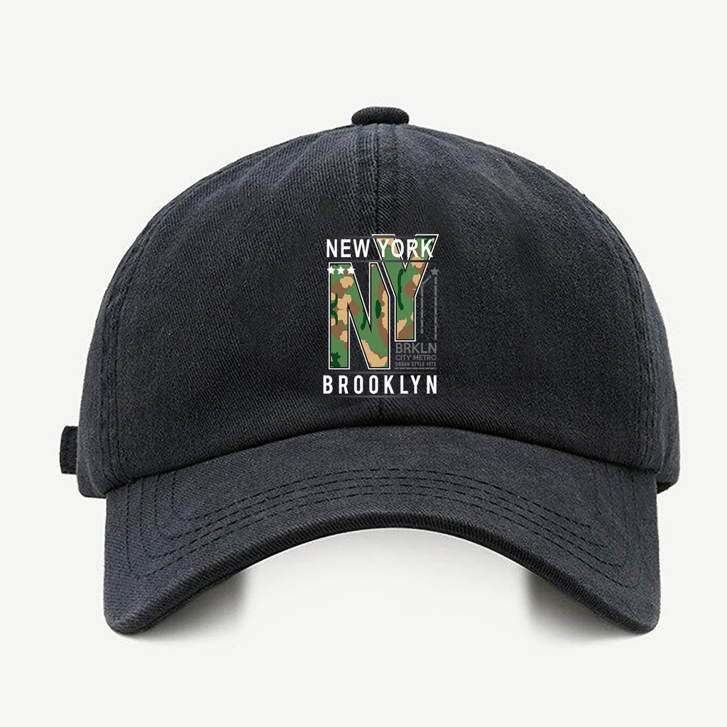 Bone baseball masculino preto NY CamufladoCom regualgem cores bege e branco