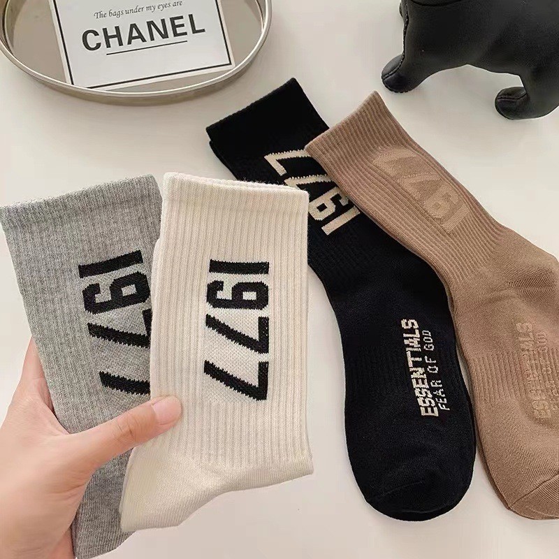 D466 Tubo Médio Desodorante Trendy Meias Coreanas Cor Café Street Wear Meias
