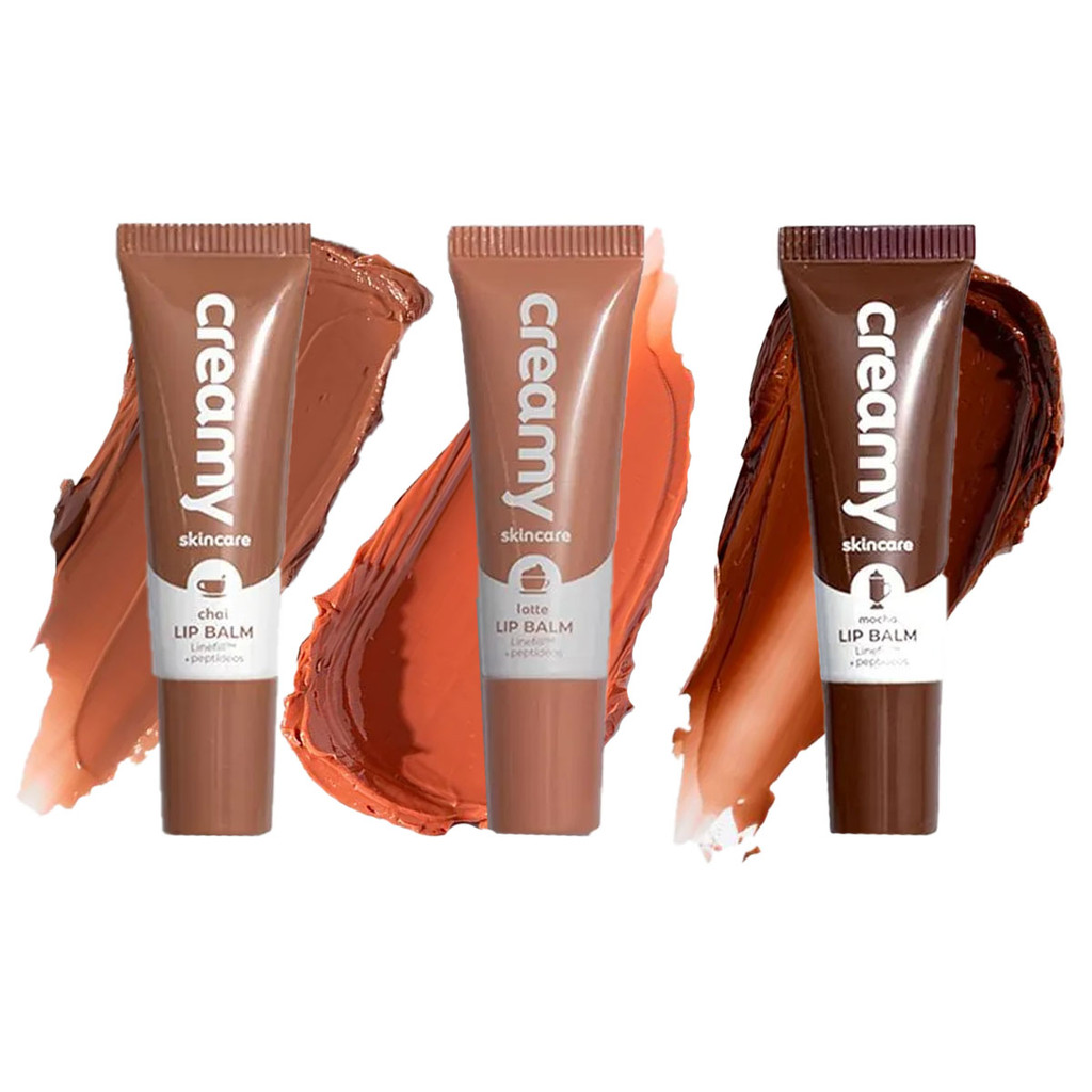 Três tubos de hidratante labial Creamy Lip Balm nas cores Chai, Lotte e Mocha, exibidos ao lado de amostras de textura de cada produto sobre fundo branco.