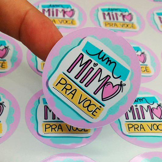 Adesivos 5x5cm Auto Colante Redondos Fundo Rosa Um Mimo Pra Você - 50 unid
