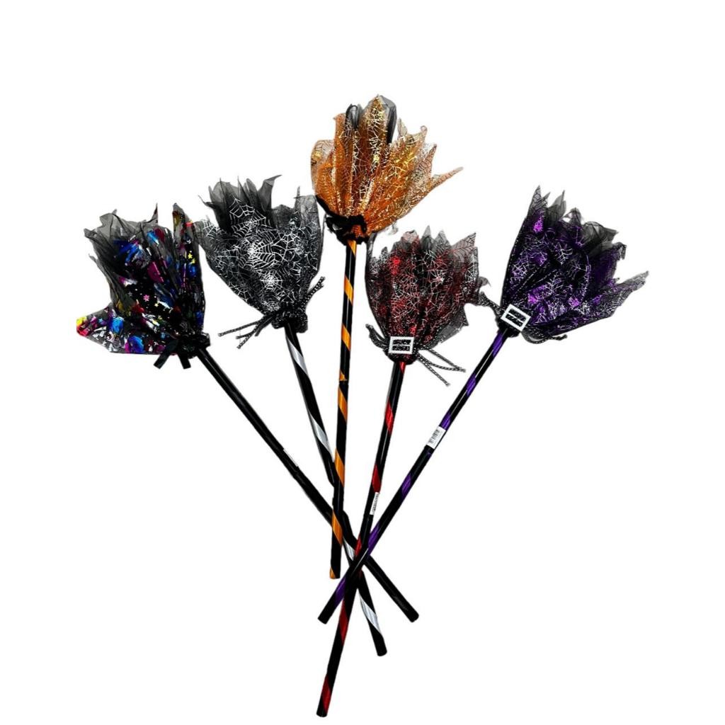 Vassoura Bruxinha Decoração Fantasia Halloween Com Cabo desmontável em Oferta na Shopee