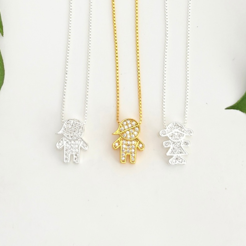 Colar com pingente de menino e menina com zircônias incrustadas e banhado a prata 925 ou ouro 18k