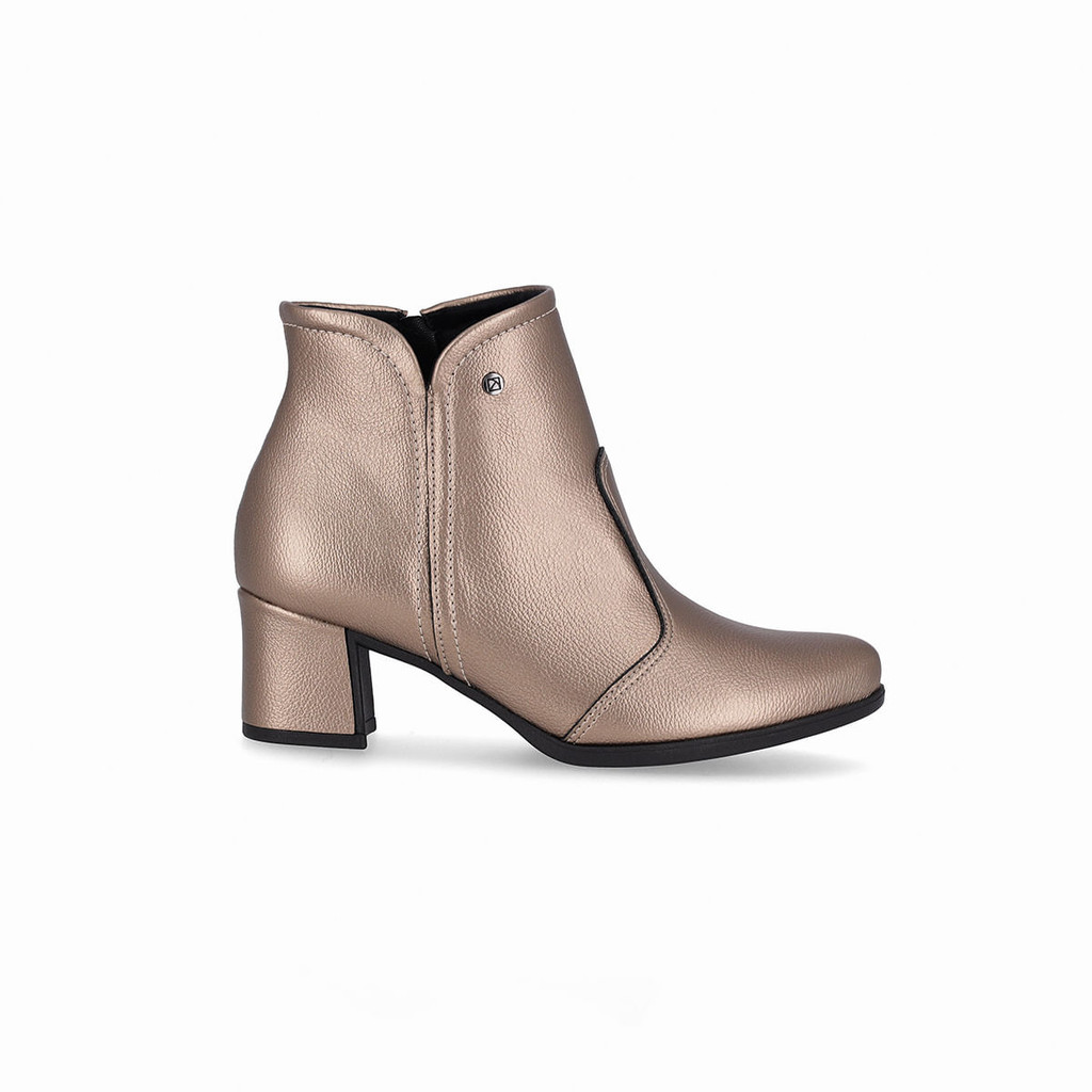 Bota Danubia Cano Curto Salto Médio Ouro Velho - Women Shoes