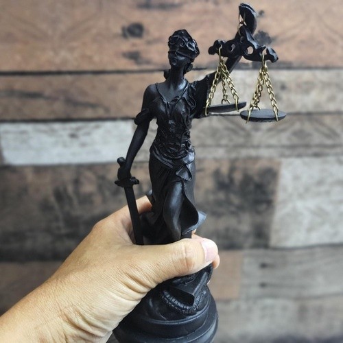 Estátua Themis Deusa Da Justiça Preta Balança Direito Advogado