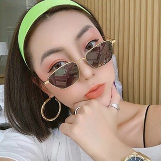 Óculos De Sol Irregulares De Metal De Armação Pequena Femininos 2021 Luxury Designer Shades Vintage Square Glasses UV400 em Oferta na Shopee