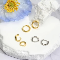 Brinco Delicado Luxo Argola Folheado Ouro 18k a Platina Detalhada Torcida
