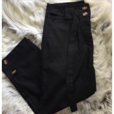 Calça feminina alfaiataria Pantacourt em Linho