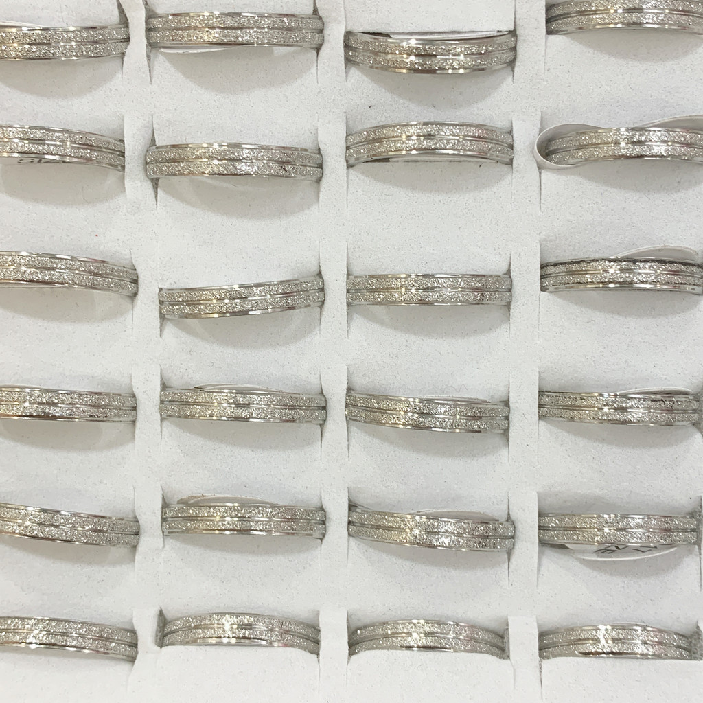 Tamanho Único, Alianças de Brilho 4mm com Linha no Meio, Prateado Aço Inox 100 peças cada Pacote