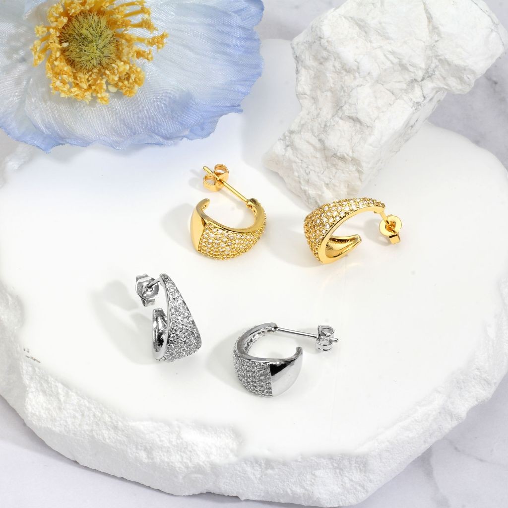 Brinco Delicado Elegante Antialérgico Curvo Folheado a Ouro 18k Zircônia Cravejada Luxo em Oferta na Shopee