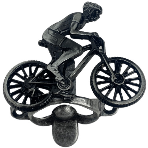 Abridor de Garrafas Ciclista Sentado em Metal Prata Velho Escovado 7x6cm Acessório Decoração Artesanato Ferragem