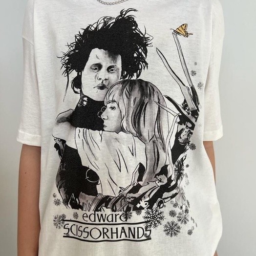 [Camiseta Premium em Algodão Puro]SISI Camiseta Edward Mãos de Tesoura - Branco em Oferta na Shopee