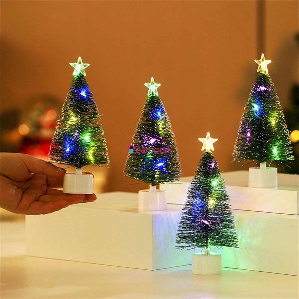 Decoração de mesa Enfeites de PVC 17cm Mini Árvore de Natal Europeia LED Árvore de Natal Árvore de Natal Bauble Decorações Presente de Natal trabalho em equipe