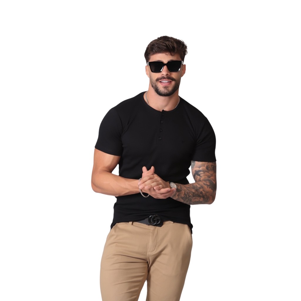 Camiseta Básica Canelada Manga Curta com Elastano e Gola Henley Slim Fit, Conforto e Estilo em Uma Só Peça