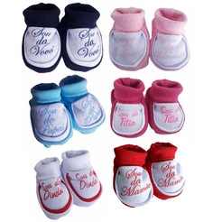 1 par Pantufinha com frase sapatinho bebê. Sou da mamae sou do papai sou da titia sou da vovó. Menino e Menina