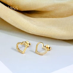 Brinco Delicado Luxo Folheado Ouro 18k a Platina Coração Zircônia Vazado