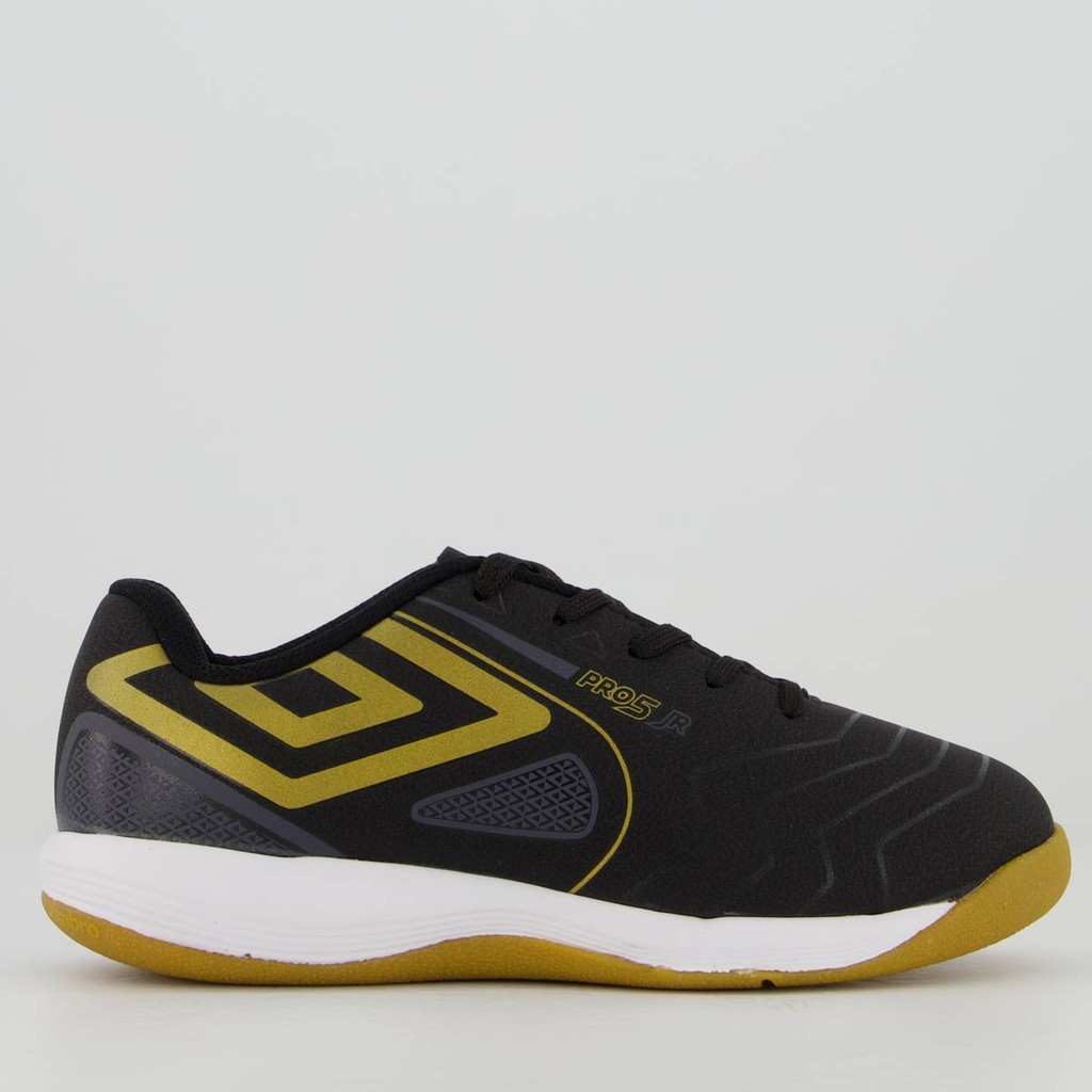 Chuteira Umbro Pro 5 Bump Futsal Juvenil Preta e Dourada - Sports & Outdoors