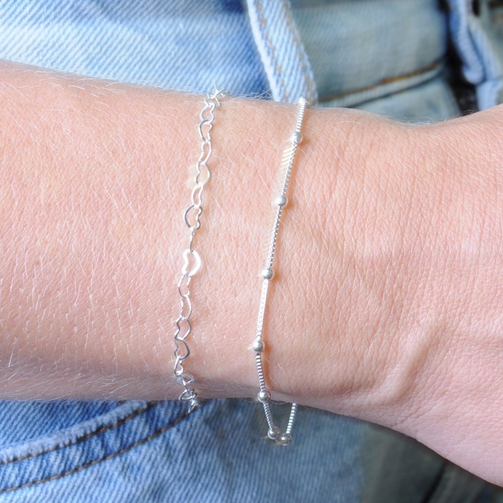 Kit 02 Pulseiras Femininas Bolinha e Coração Banhada a Prata Semi Joia com Garantia em Oferta na Shopee