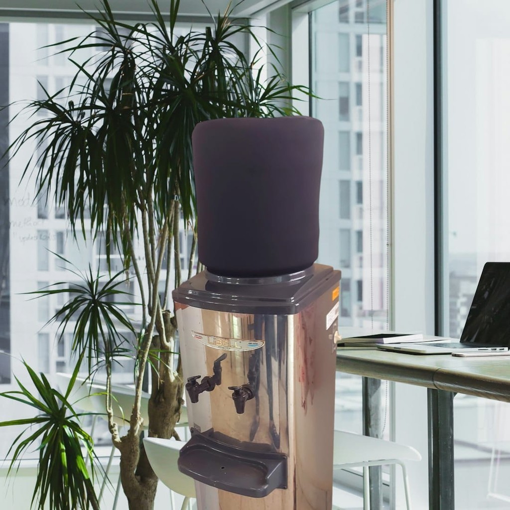 Capa para Galão de Agua 10 LITROS Coladinho Preto Slim Basica Neutra em Oferta na Shopee