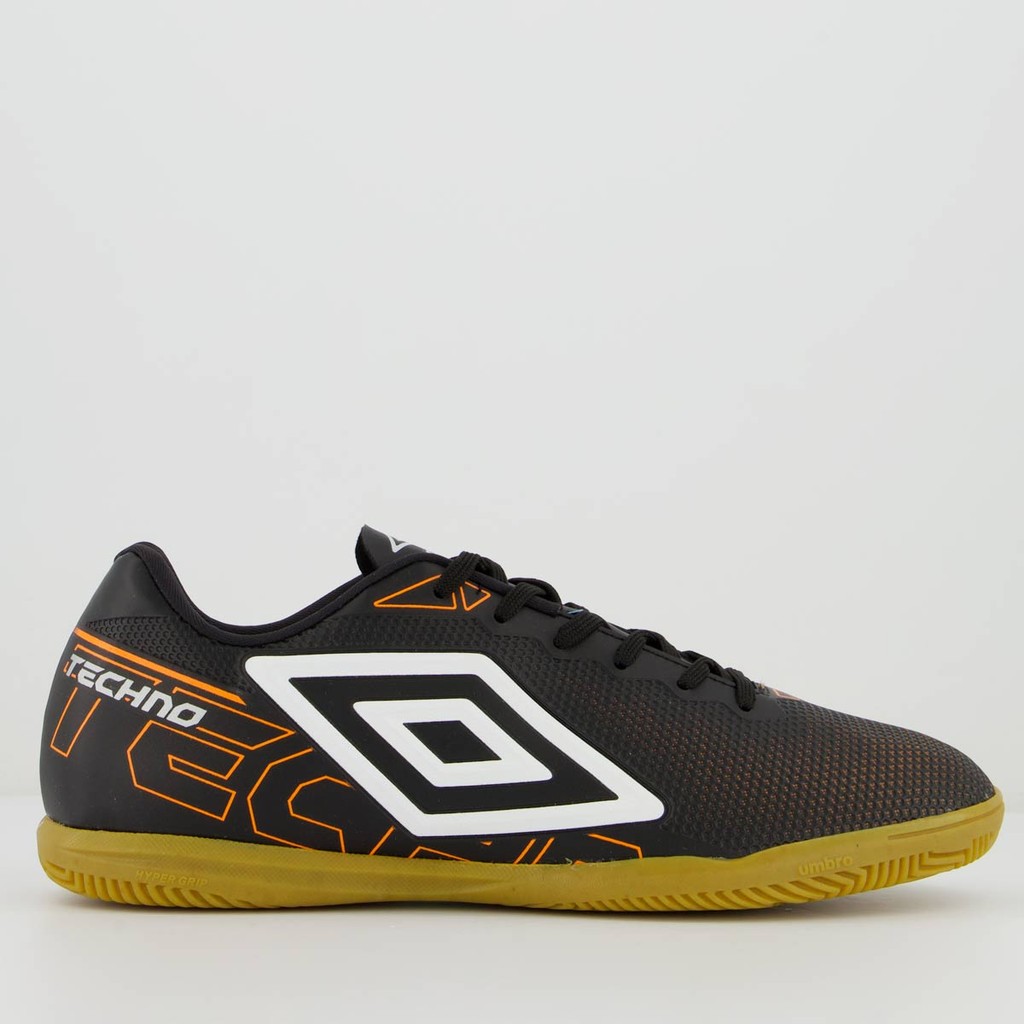 Chuteira Umbro Techno Futsal Preta e Laranja em Oferta na Shopee