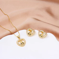 Kit Colar Brincos Feminino Coracao Luxo Conjunto Folheado a Platina Nossa Senhora Zircônia Cravejada