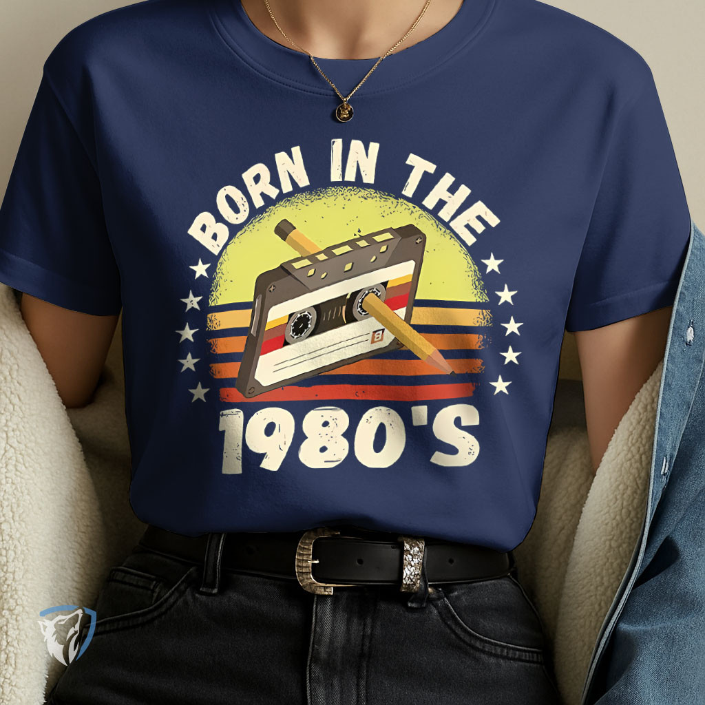 Camiseta Retrô Anos 80 | Estampa Fita K7 Vintage com Lápis