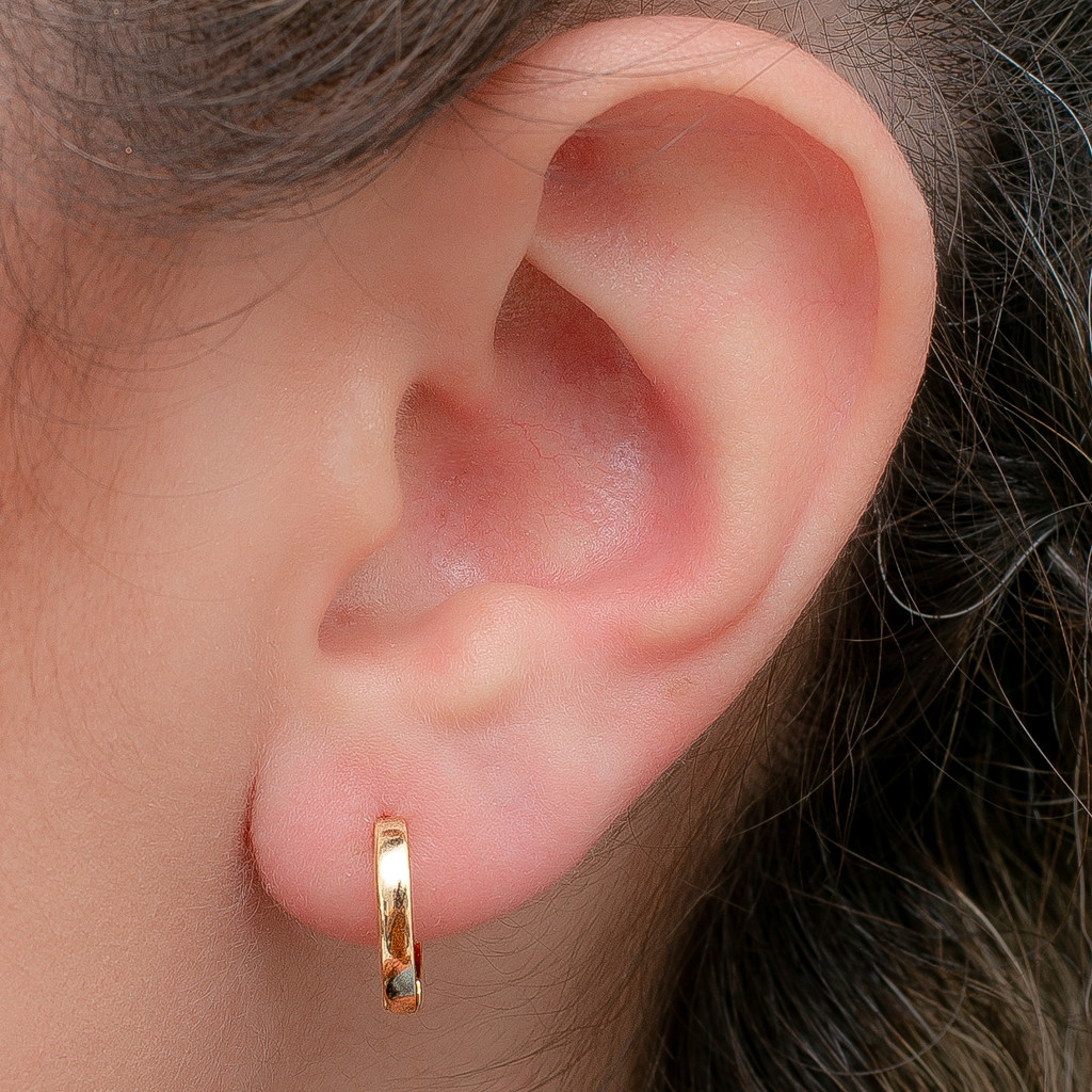 Brinco argolinha média lisa folheada em Ouro 18k